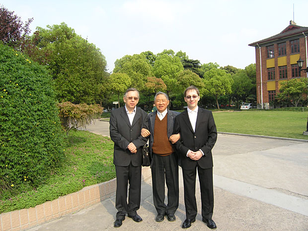 Neven i Dr. Ivan Jakopović s Qing-Yao Yang, izumitelj PSP, lijek protiv raka od ljekovitih gljiva