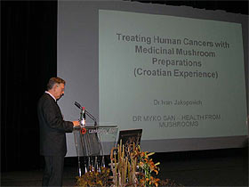 Dr. Ivan Jakopović prikazuje rezultate tretmana raka ljekovitim gljivama
